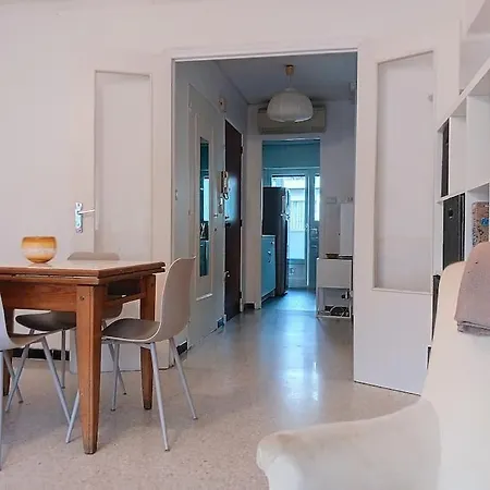 100m Des Plages Centre Апартаменты