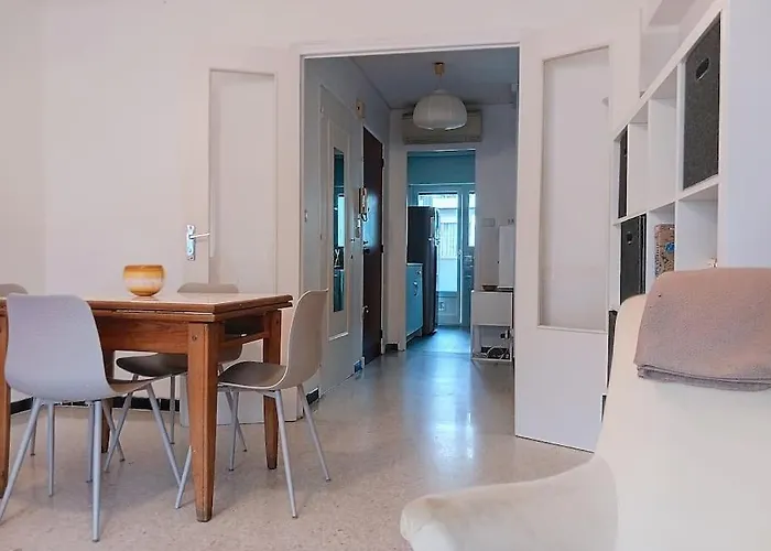 100m Des Plages Centre Апартаменты