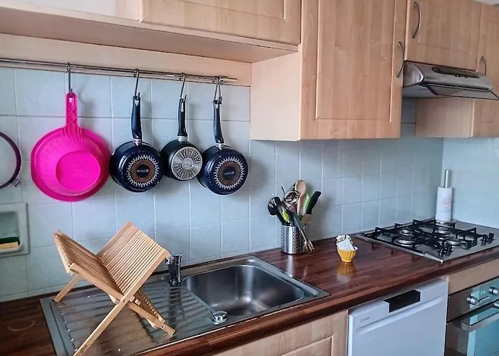 100m Des Plages Centre Апартаменты